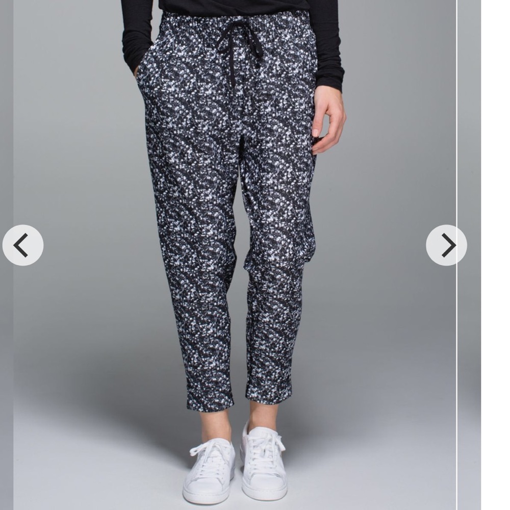 ⚡️last chance ⚡️Lululemon jet crop size 6